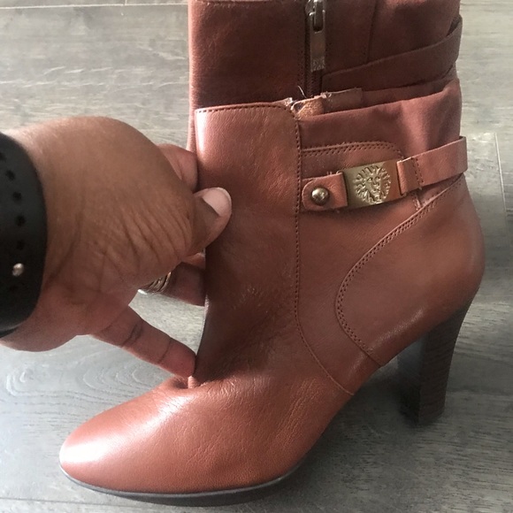 Women’s beautiful Brown Leather Anne Klein Booties - Picture 2 of 5